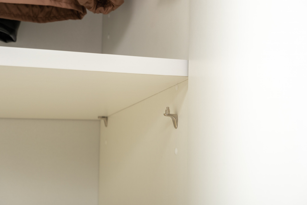 Шкафы распашные, Шкаф-пенал Октава 13.228, белая шагрень, дуб золотой крафт